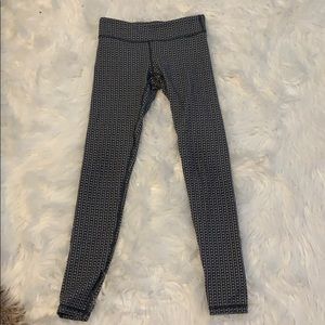 Black and white ivivva leggings